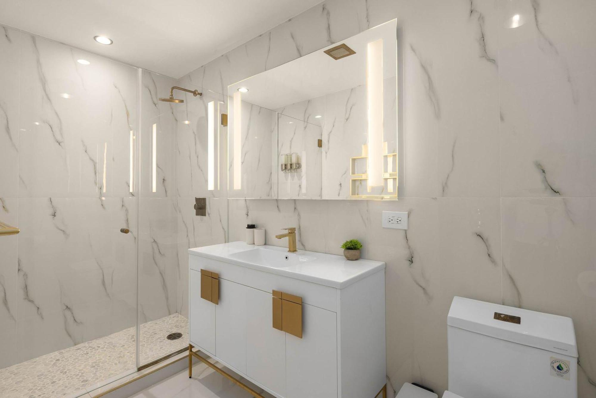 Rare Luxurious 1 Block From Time Square New York