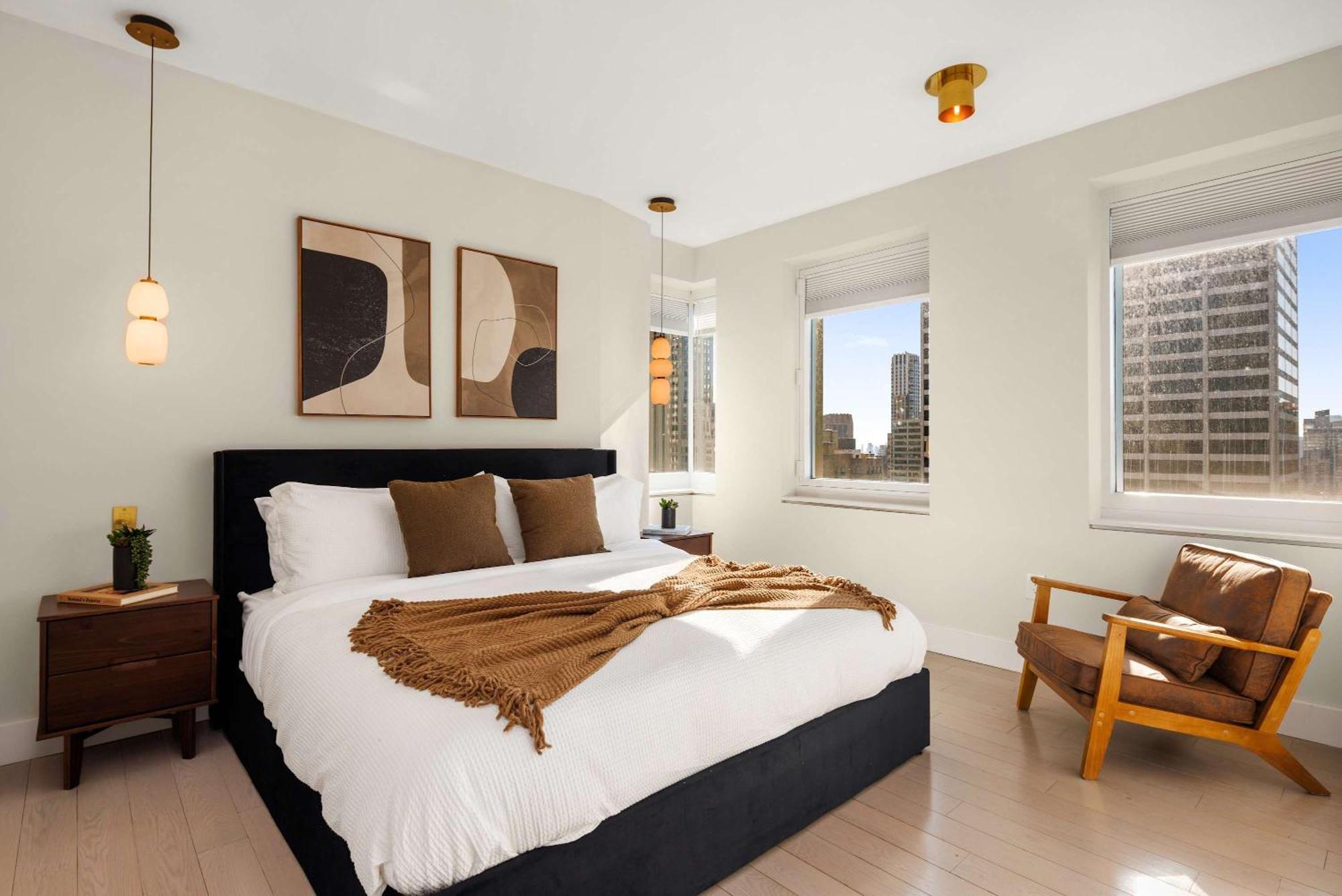 Rare Luxurious 1 Block From Time Square