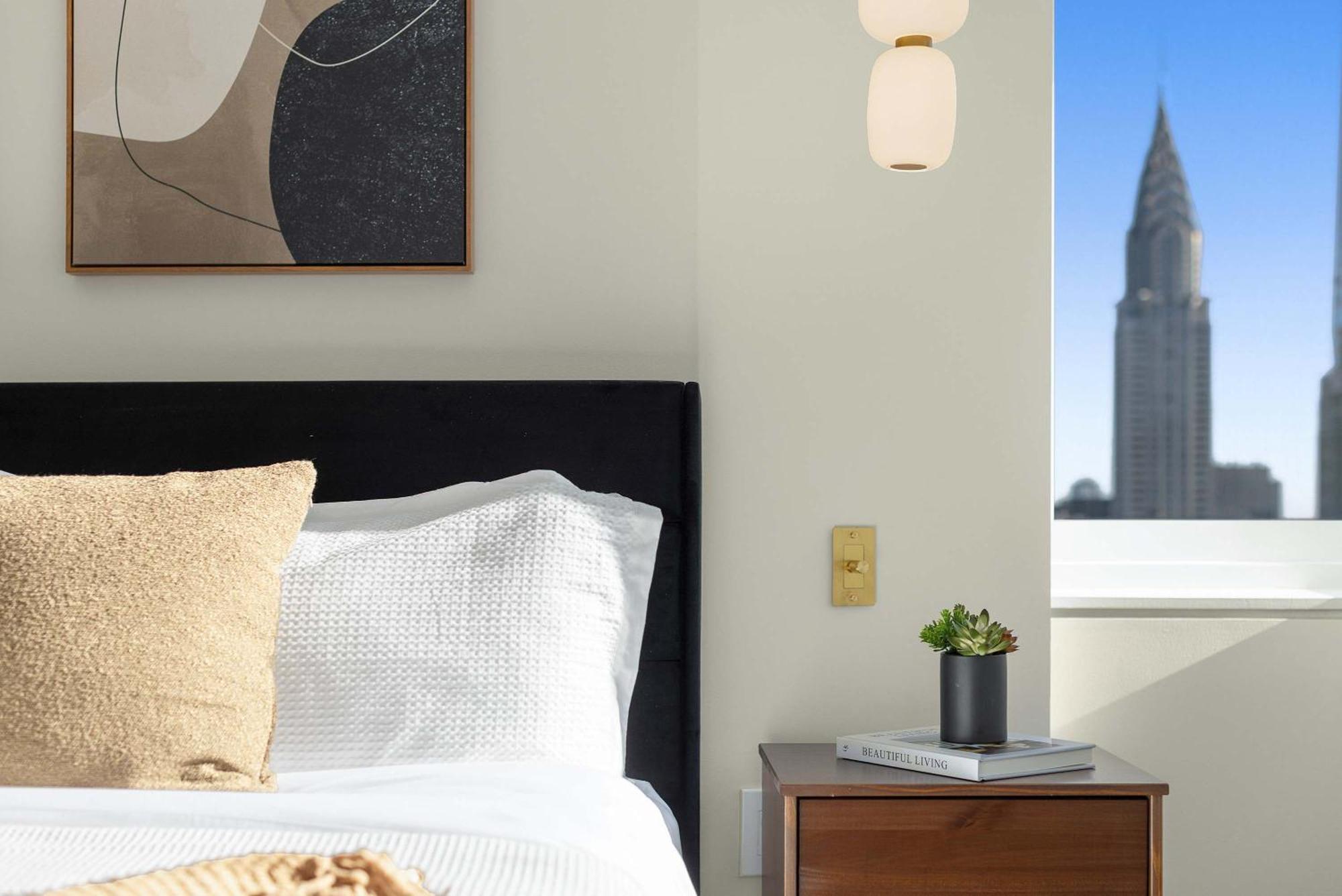 Rare Luxurious 1 Block From Time Square *